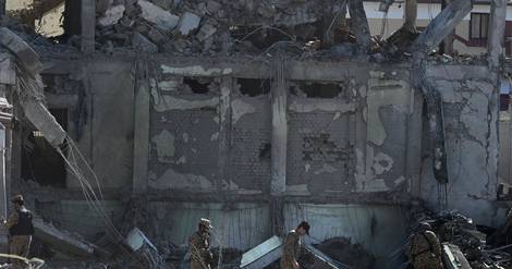 Explosions dans un commissariat au Pakistan: 16 morts selon un nouveau bilan