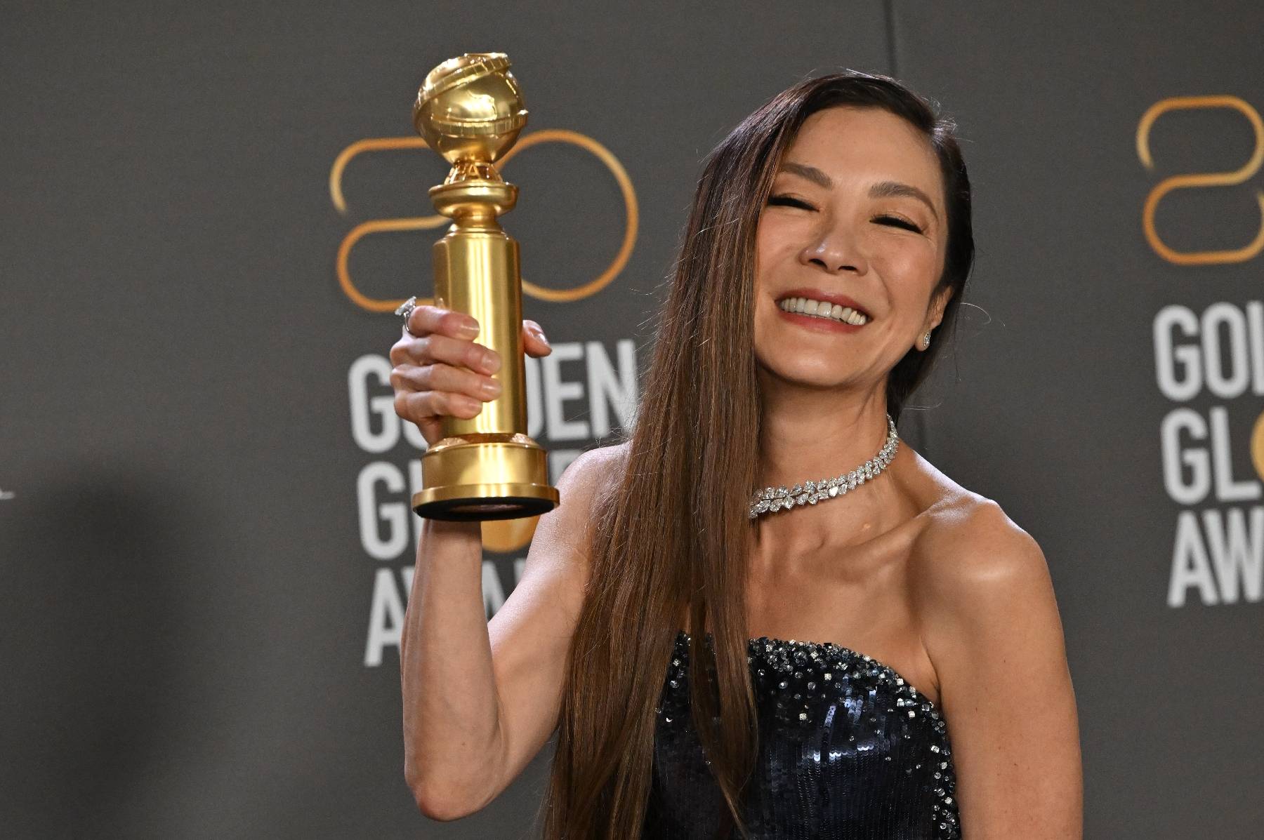 Colin Farrell et Michelle Yeoh récompensés lors de Golden Globes en quête de rédemption