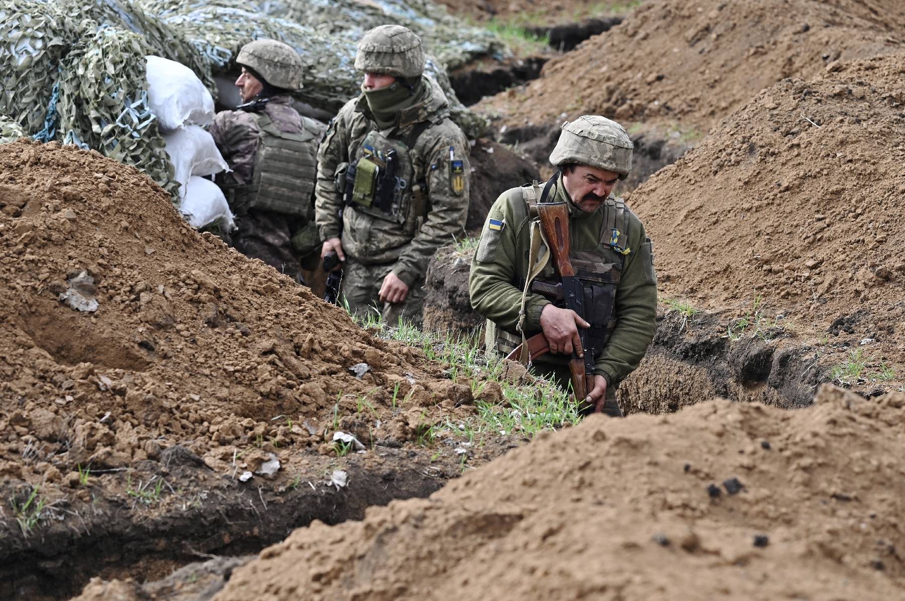 Près de Bakhmout, de nouvelles tranchées en cas de repli ukrainien