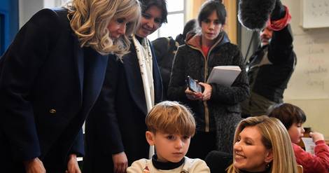 Brigitte Macron et Olena Zelenska auprès d'enfants ukrainiens en France