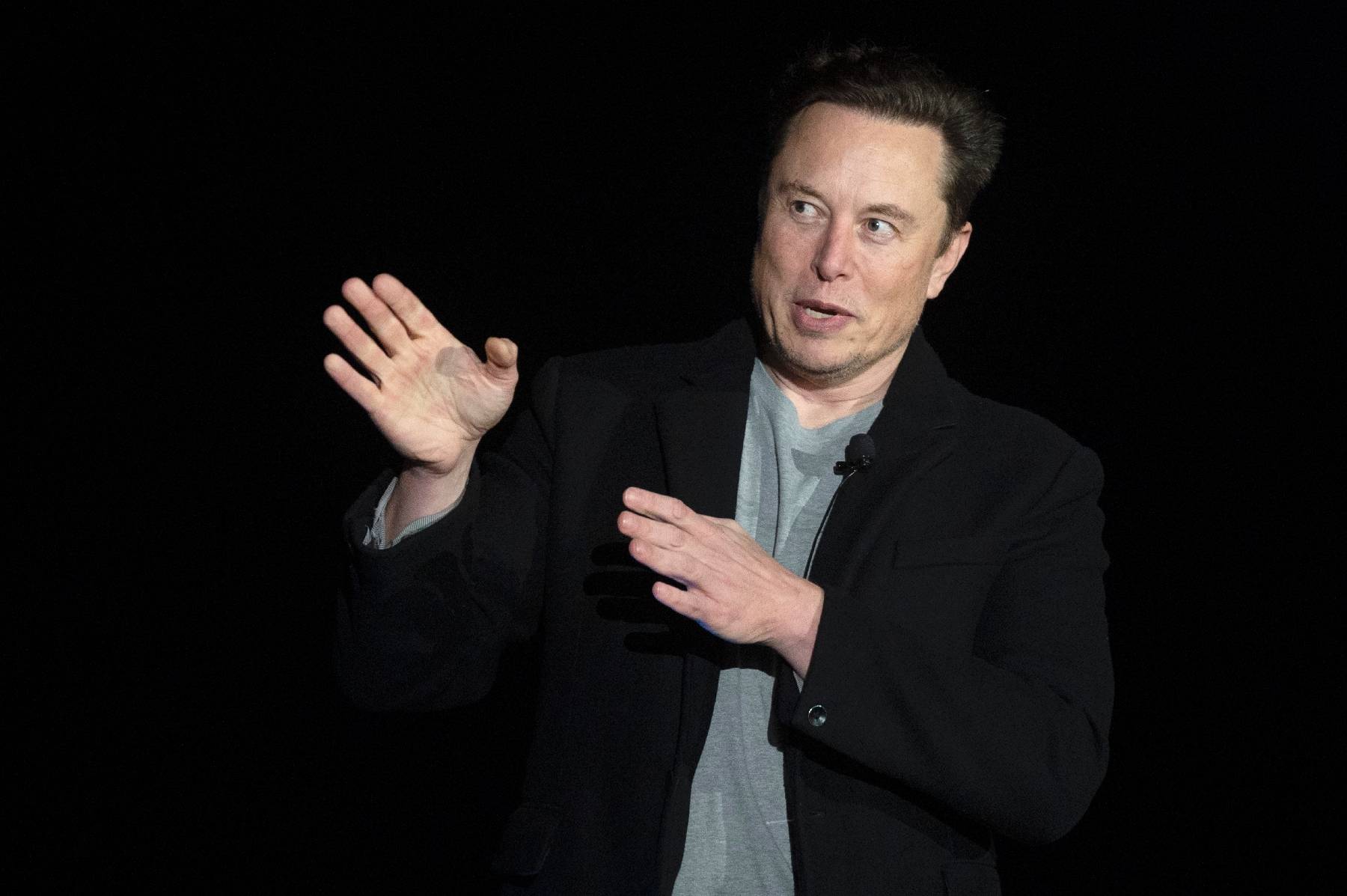 Musk dit qu'il va rétablir les comptes Twitter suspendus de journalistes