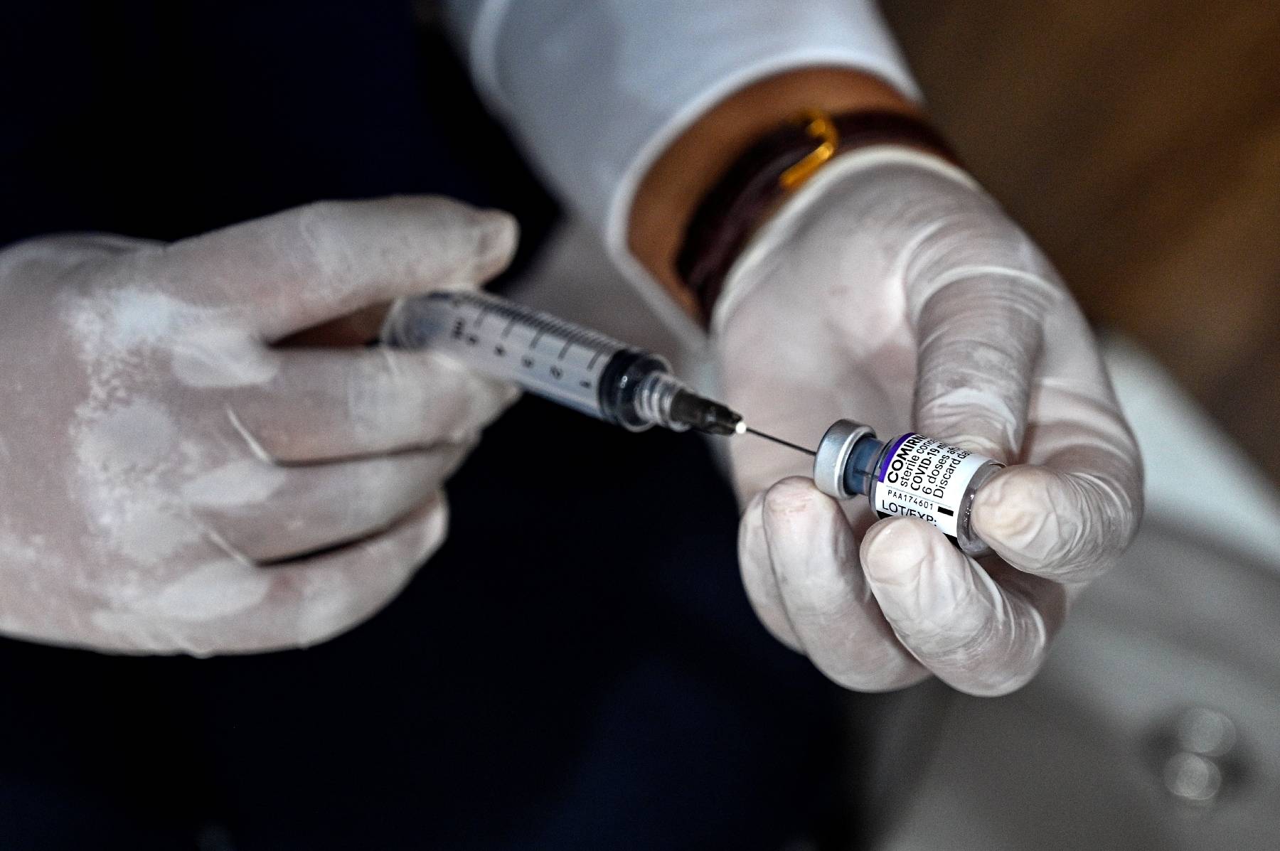 Vaccins Covid: les autorités sanitaires recommandent deux campagnes cette année