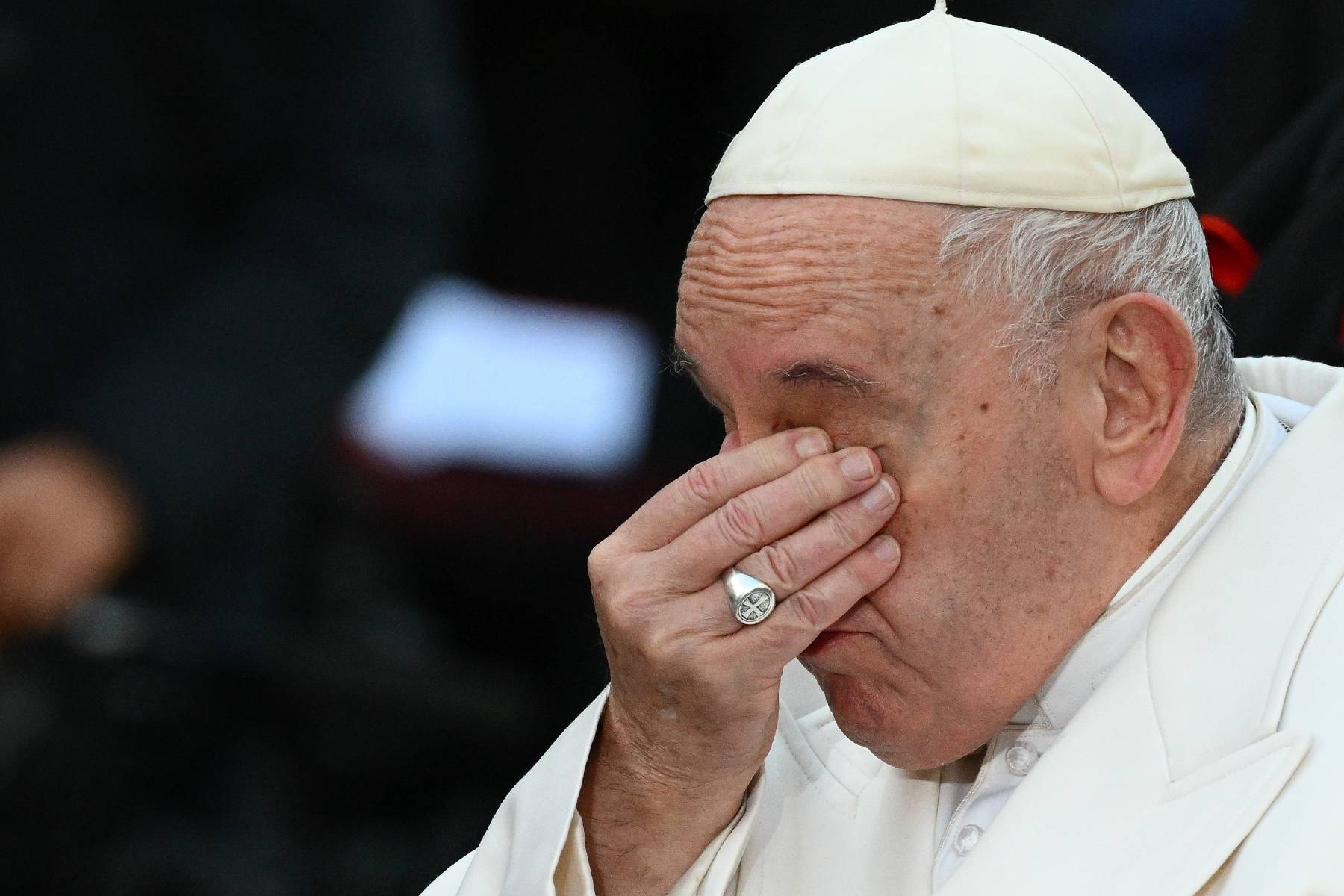 Le pape pleure en public en évoquant l'Ukraine 