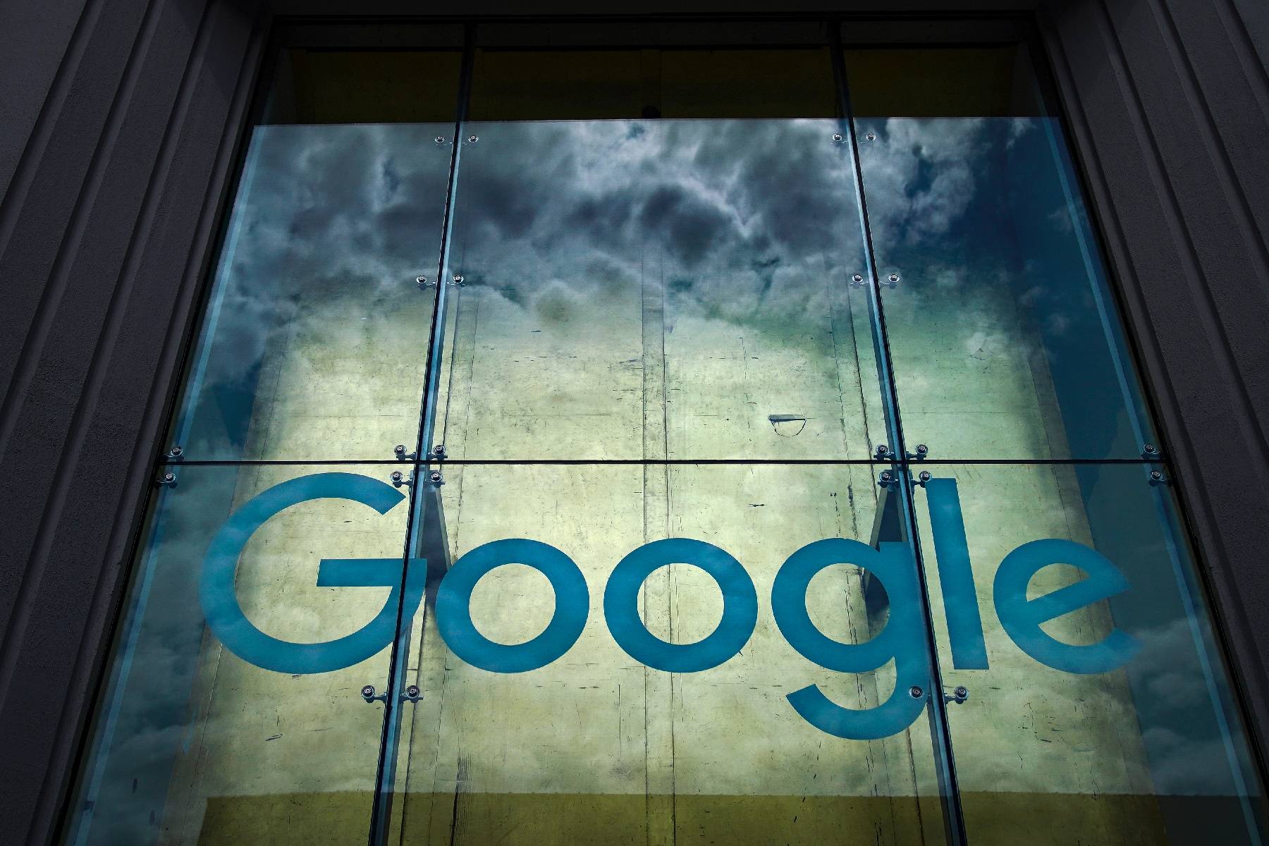 La maison mère de Google annonce la suppression d'environ 12.000 emplois dans le monde