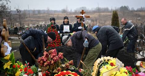 Dans la province russe, les adieux à un soldat 