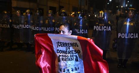Pérou: le Parlement entretient le suspense, la mobilisation continue