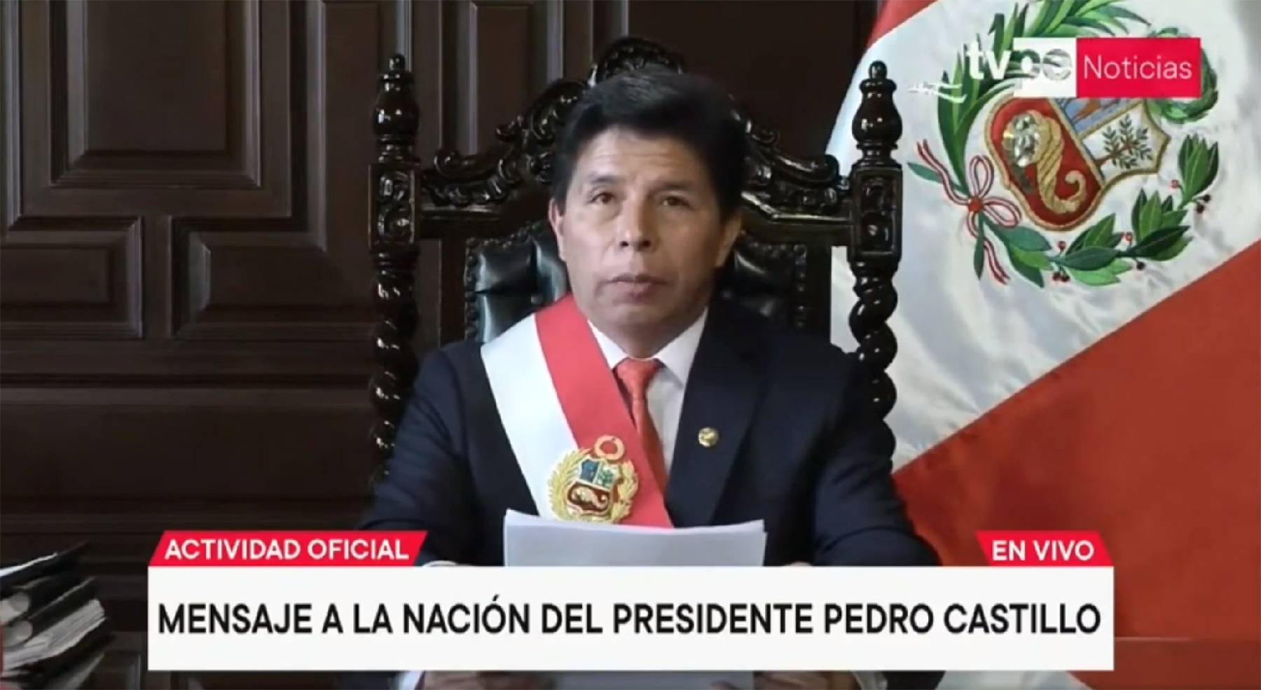 Pérou: le Parlement destitue le président Castillo, ignorant sa dissolution par le chef d'Etat
