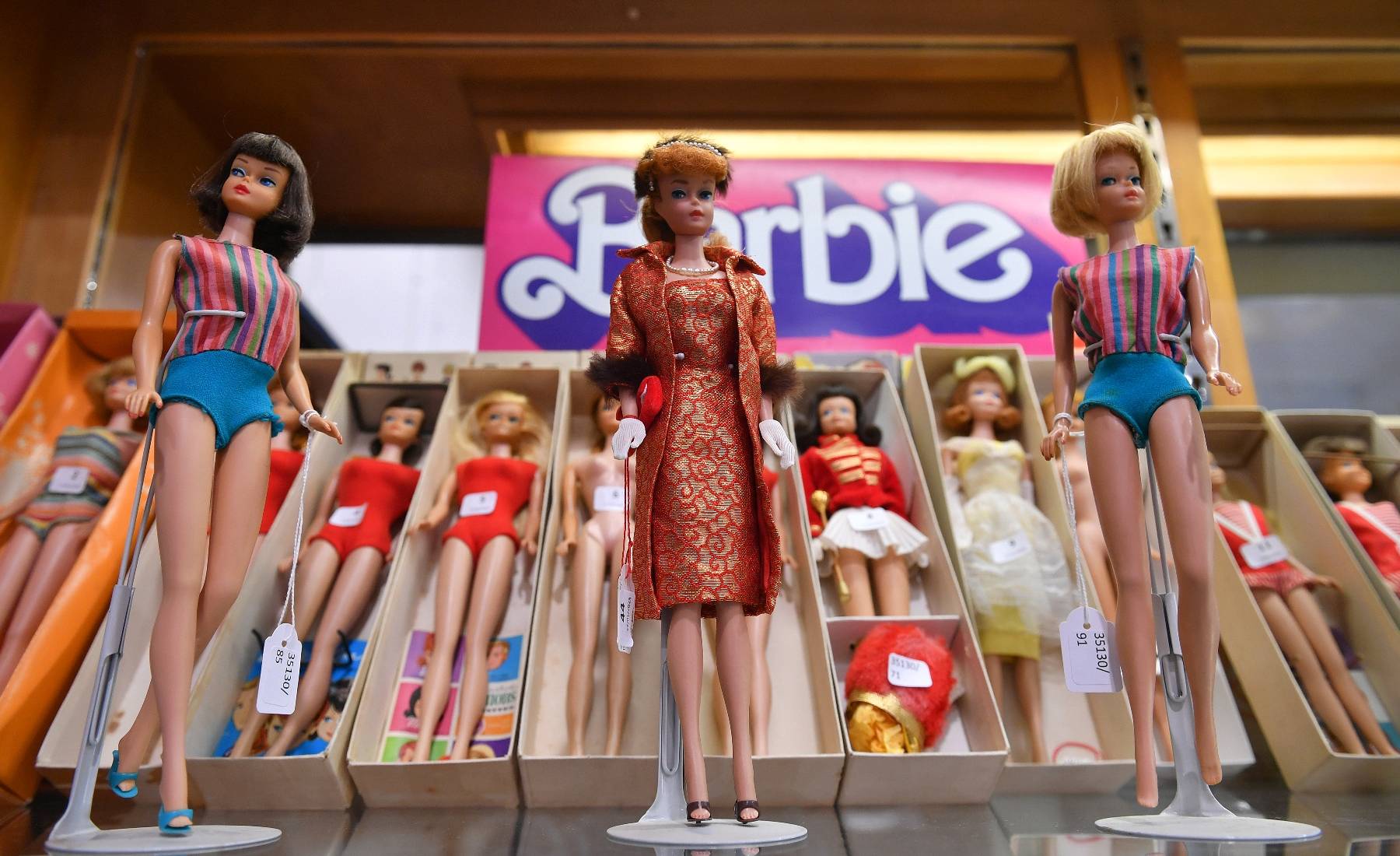 Des poupées Barbie mises aux enchères font le bonheur des cheveux blancs