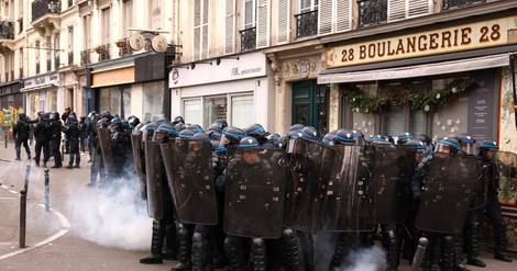 Manifestation à Paris: un homme émasculé après un coup de matraque d'un policier