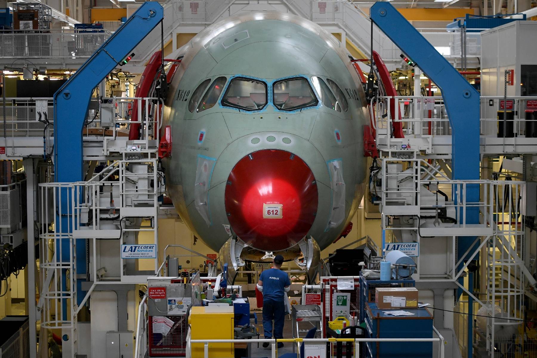 Airbus s'impose face à Boeing pour les commandes et livraisons d'avions en 2022