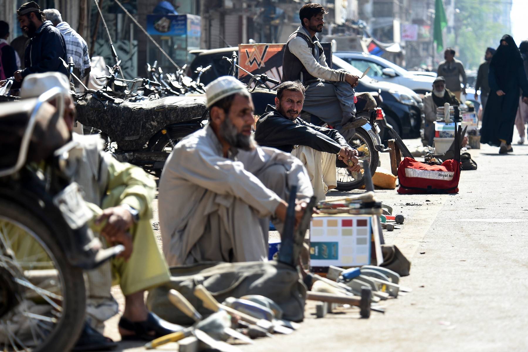 L'économie du Pakistan au bord de l'effondrement avant une visite du FMI