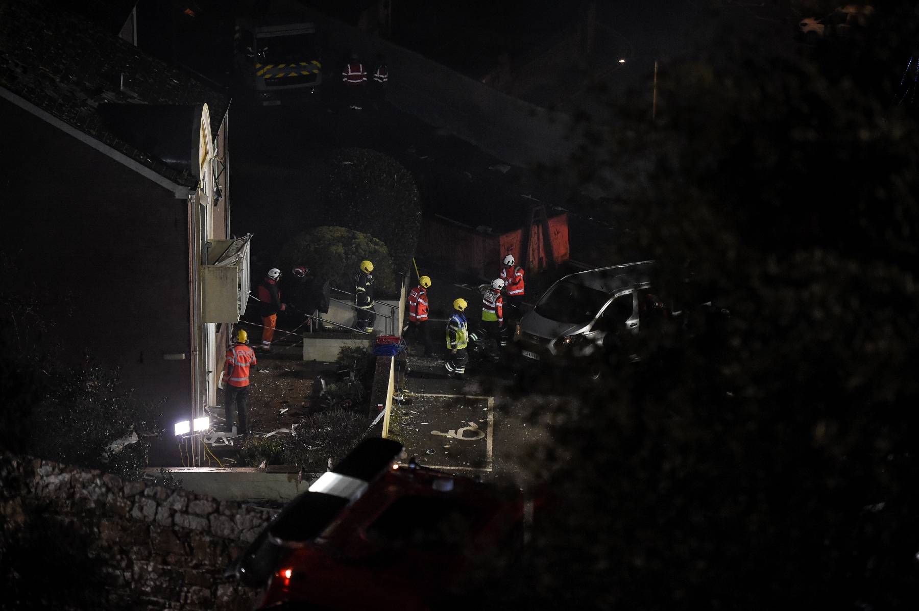 Les recherches nocturnes continuent après une explosion meurtière sur l'île de Jersey