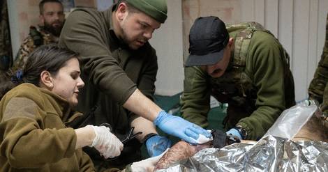 Près de Bakhmout, la course contre la montre des médecins pour sauver les soldats blessés