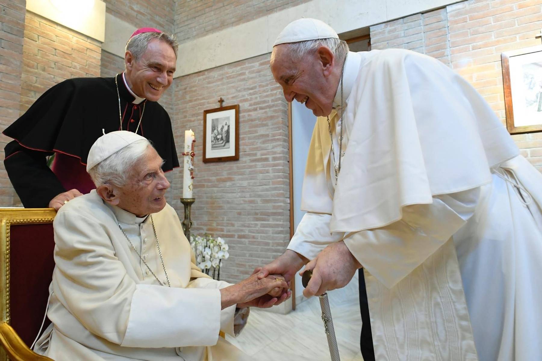 Le pape annonce que Benoît XVI est 