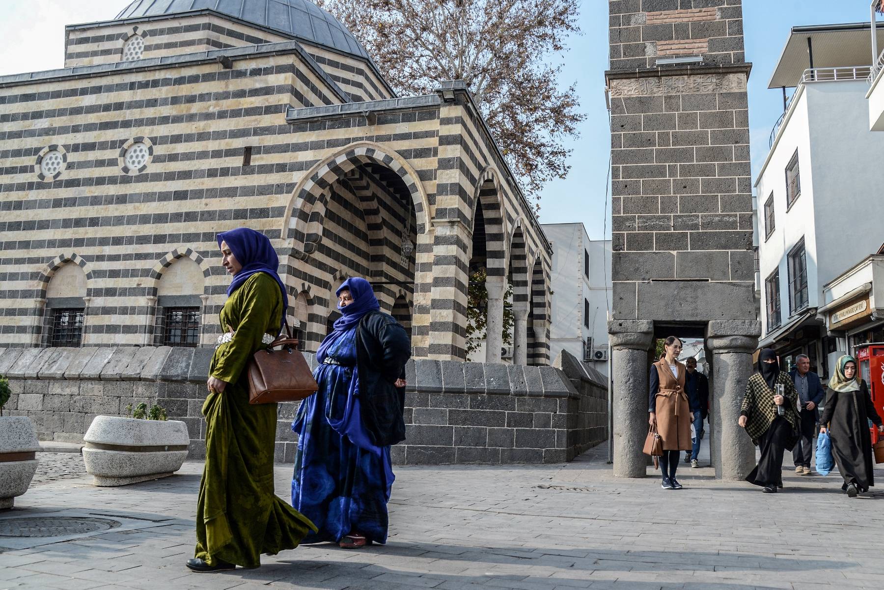 Turquie: à Diyarbakir, les électeurs kurdes attendent un candidat 
