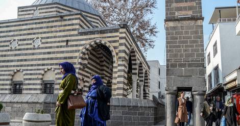 Turquie: à Diyarbakir, les électeurs kurdes attendent un candidat 