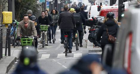 Sur la piste cyclable la plus empruntée de Paris, chacun trace sa route
