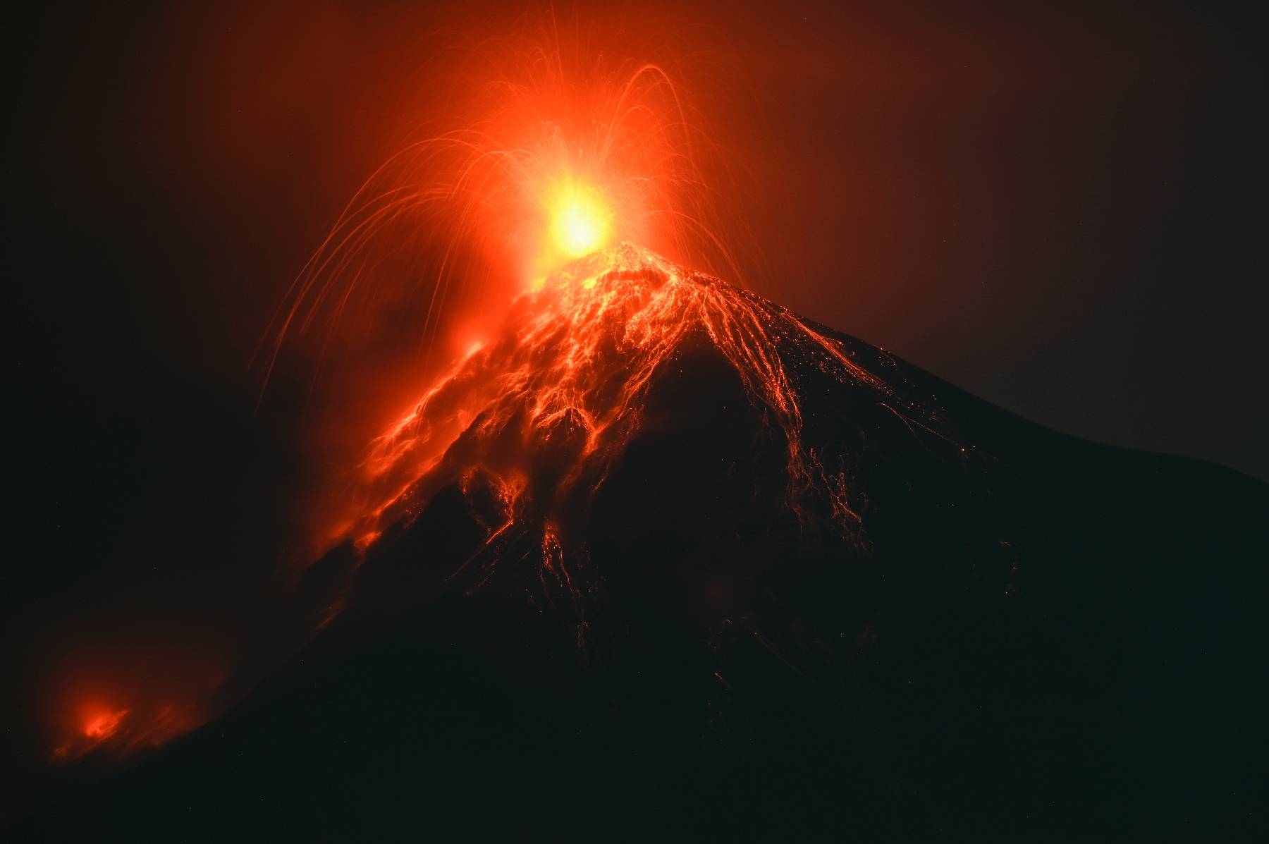 Eruption du Volcan de Fuego au Guatemala, le principal aéroport fermé quelques heures