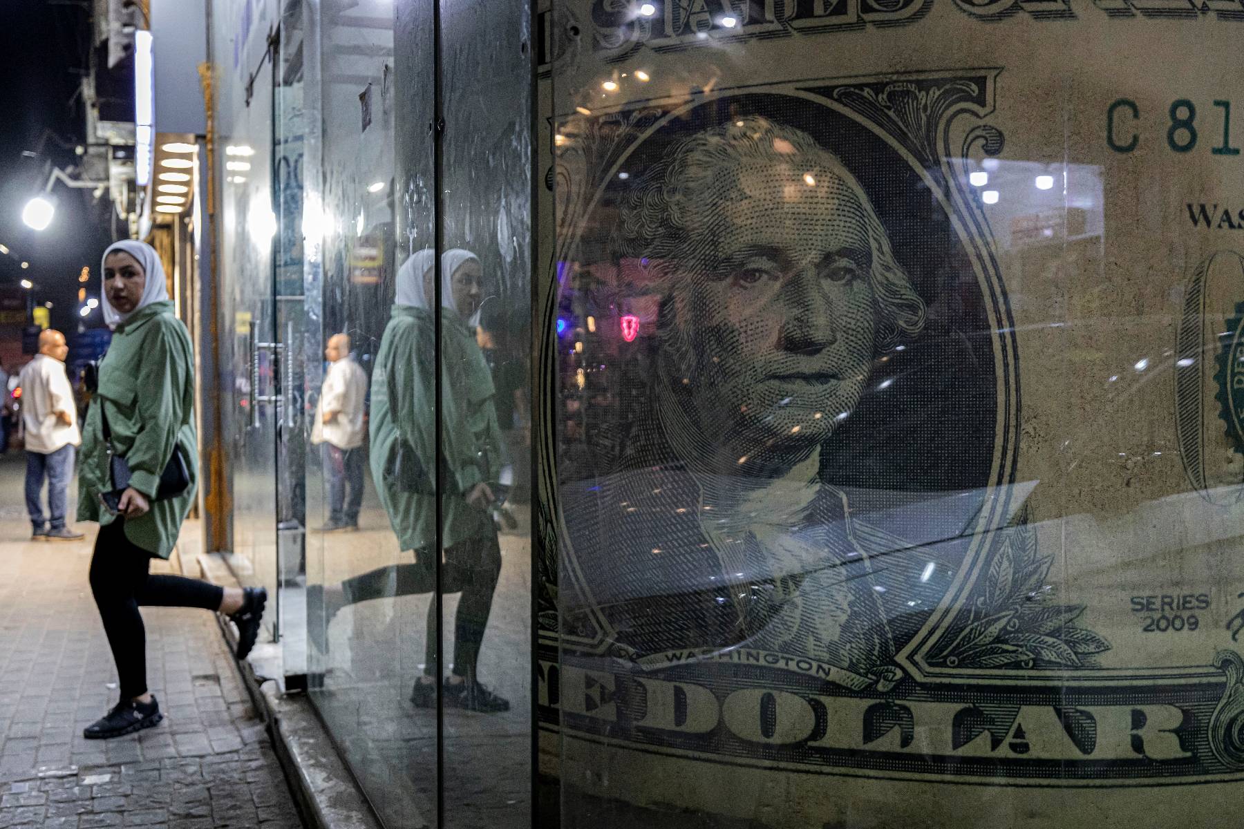 En Egypte, chasse au dollar, dette et rationnement