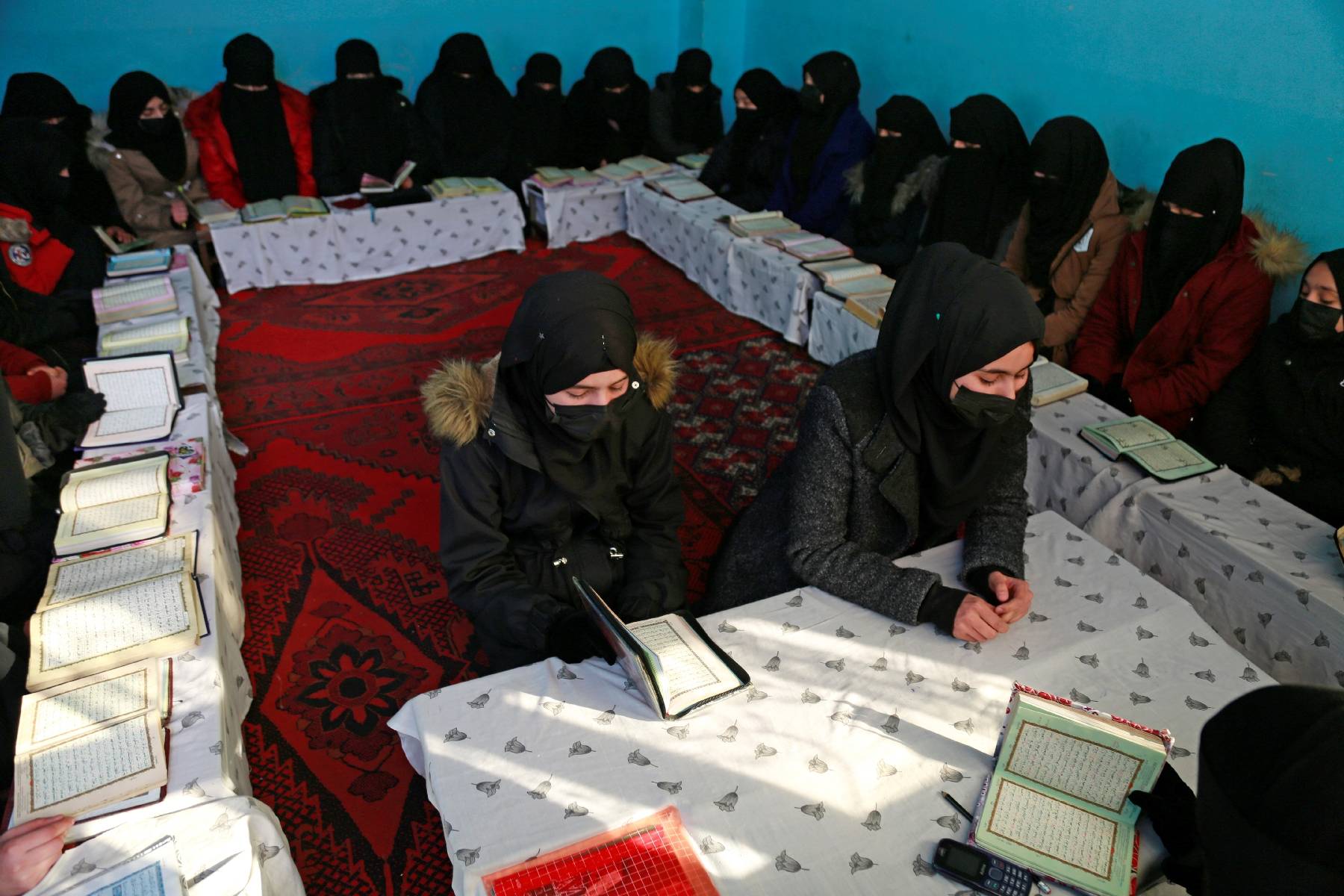 Exclues des écoles, les jeunes Afghanes se replient sur les madrasas