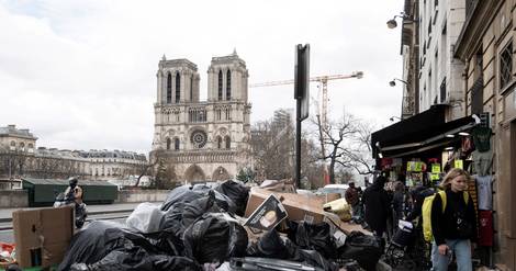 Retraites: à Paris, les poubelles s'accumulent et le débat enfle