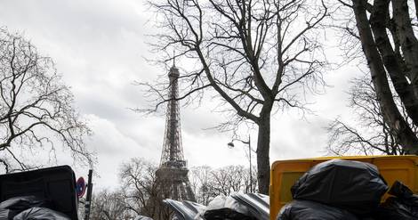 A Paris, capitale du tourisme mondial, on prend en photo les murs de poubelles
