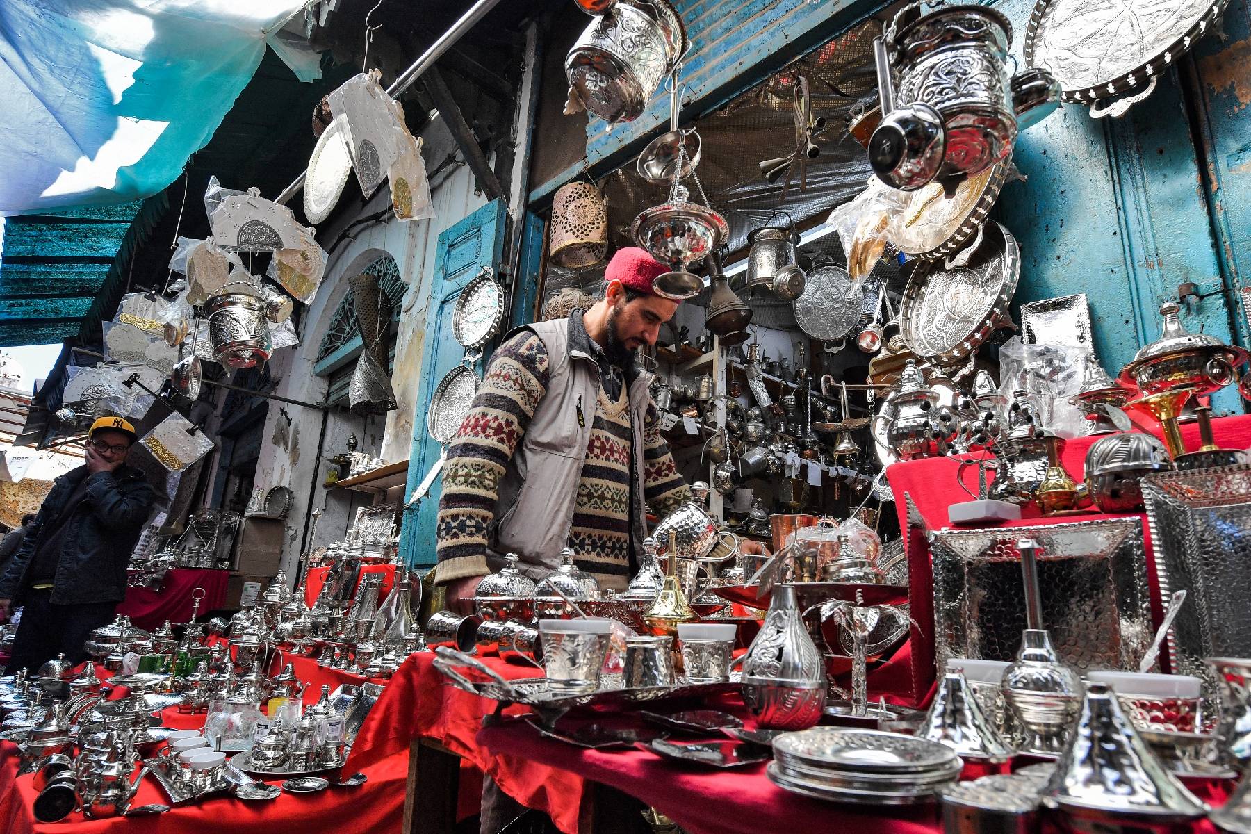 En Tunisie, le cuivre retrouve son lustre pour le ramadan