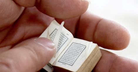 Dans une famille albanaise, un mini Coran passe de main en main