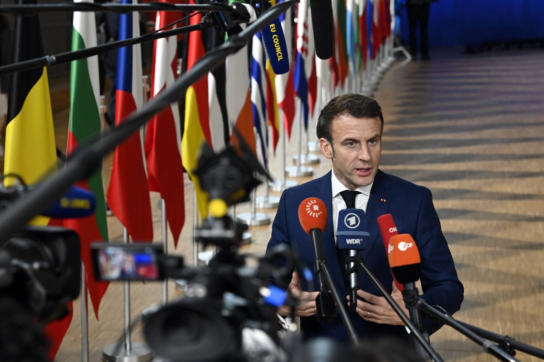 Subventions américaines: Macron demande à l'UE d'aller 