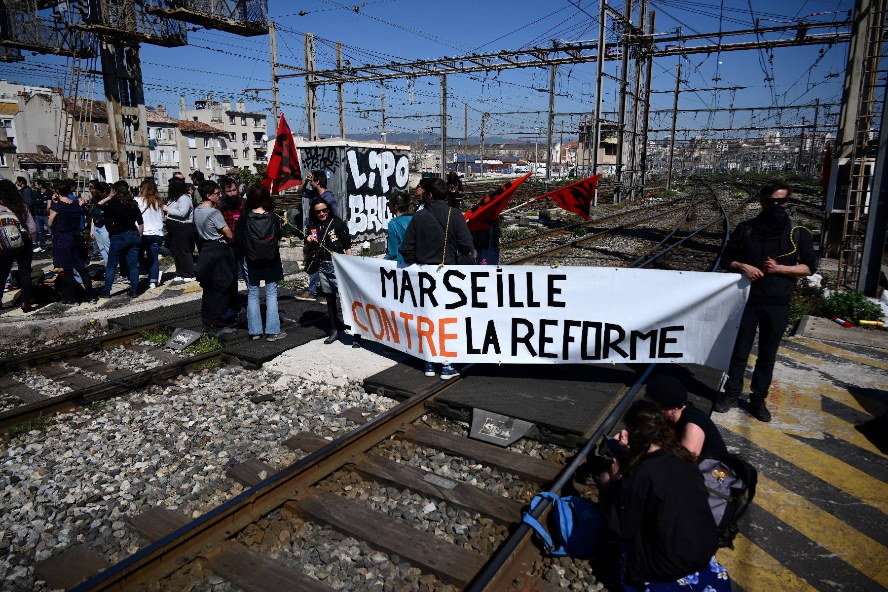 Marseille: port bloqué et autoroute momentanément fermée contre la réforme des retraites
