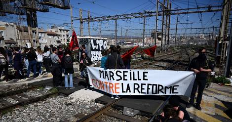 Marseille: port bloqué et autoroute momentanément fermée contre la réforme des retraites
