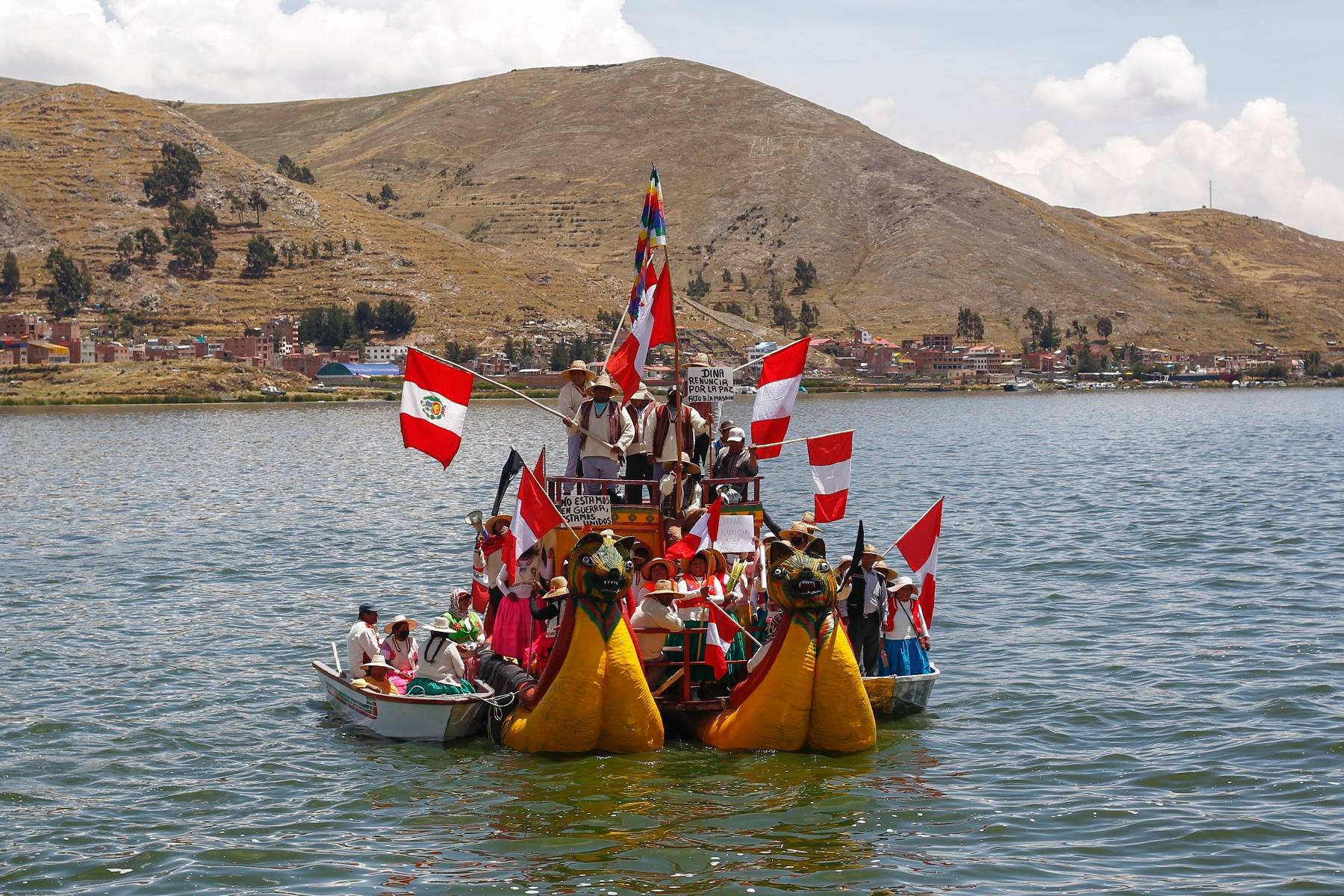 Au Pérou, la protestation gagne le lac Titicaca