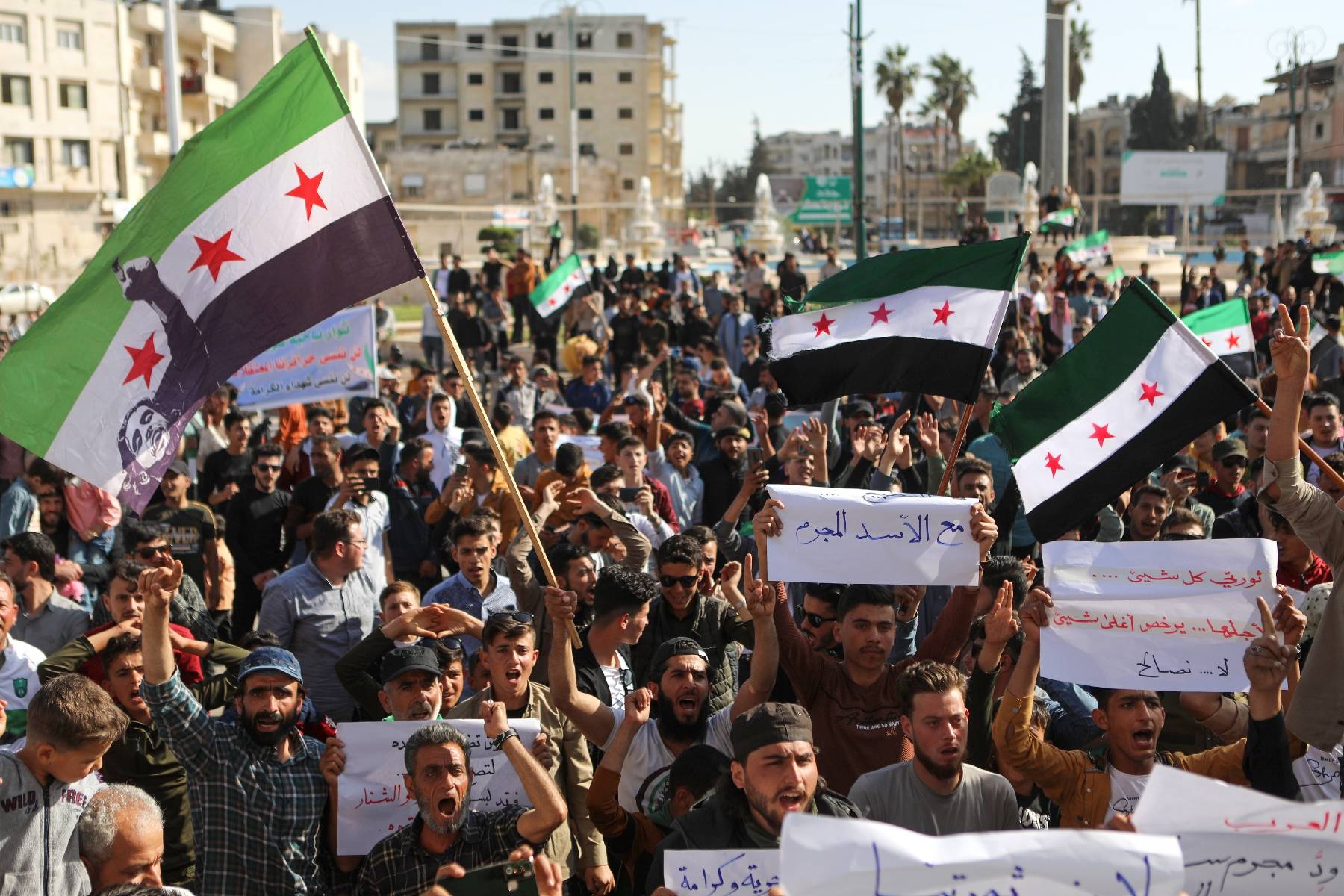Syrie: des centaines de manifestants contre la 