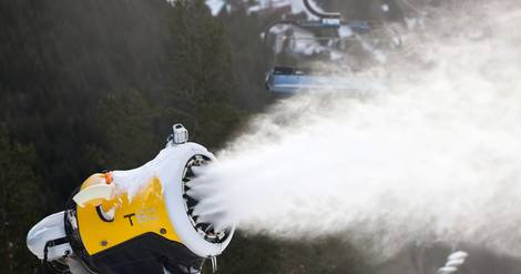Pyrénées: la neige artificielle, planche de salut du ski à Font Romeu