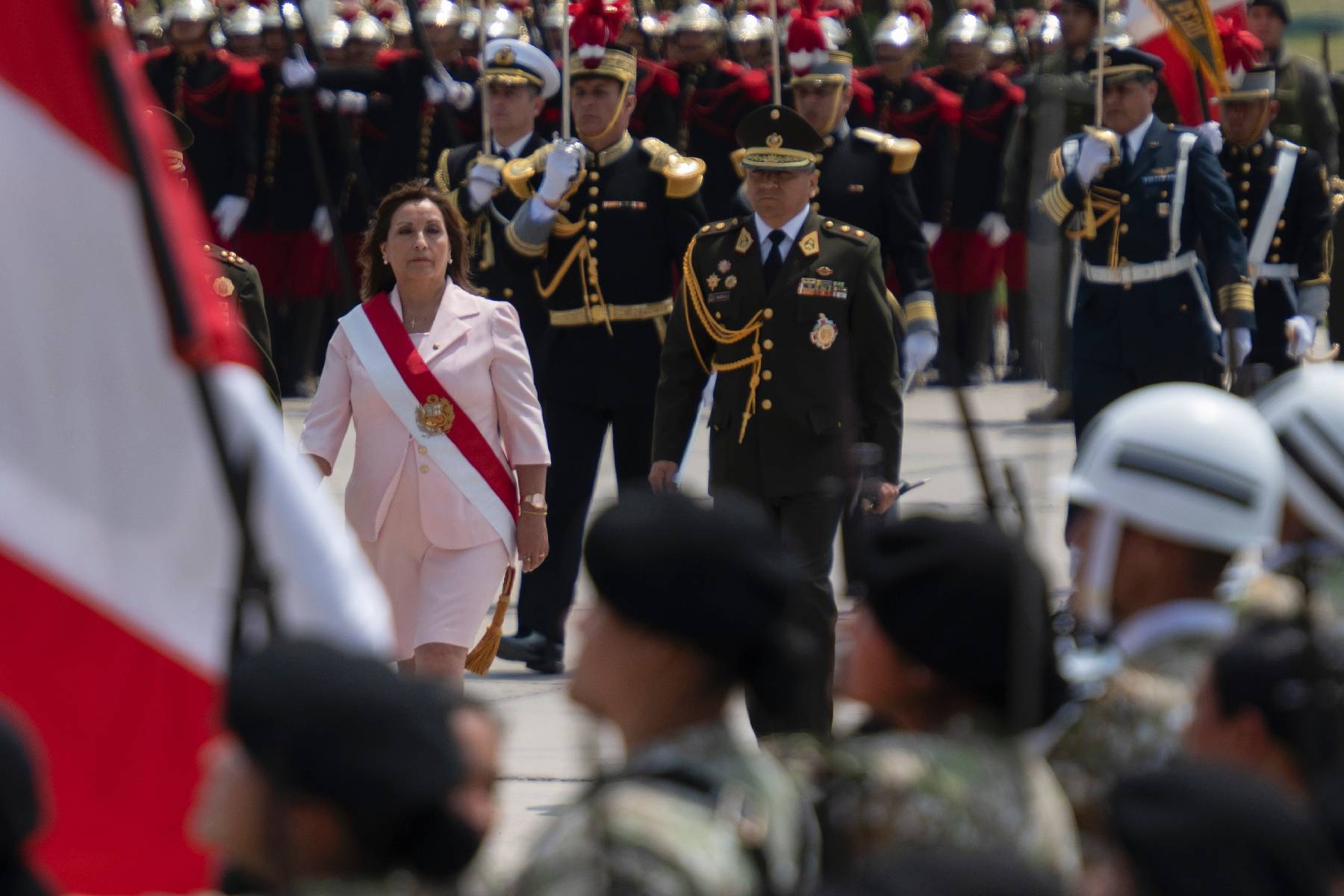 Pérou: la nouvelle présidente appelle au calme