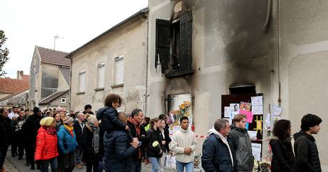 Aisne: marche blanche en hommage à une mère et ses sept enfants tués dans un incendie