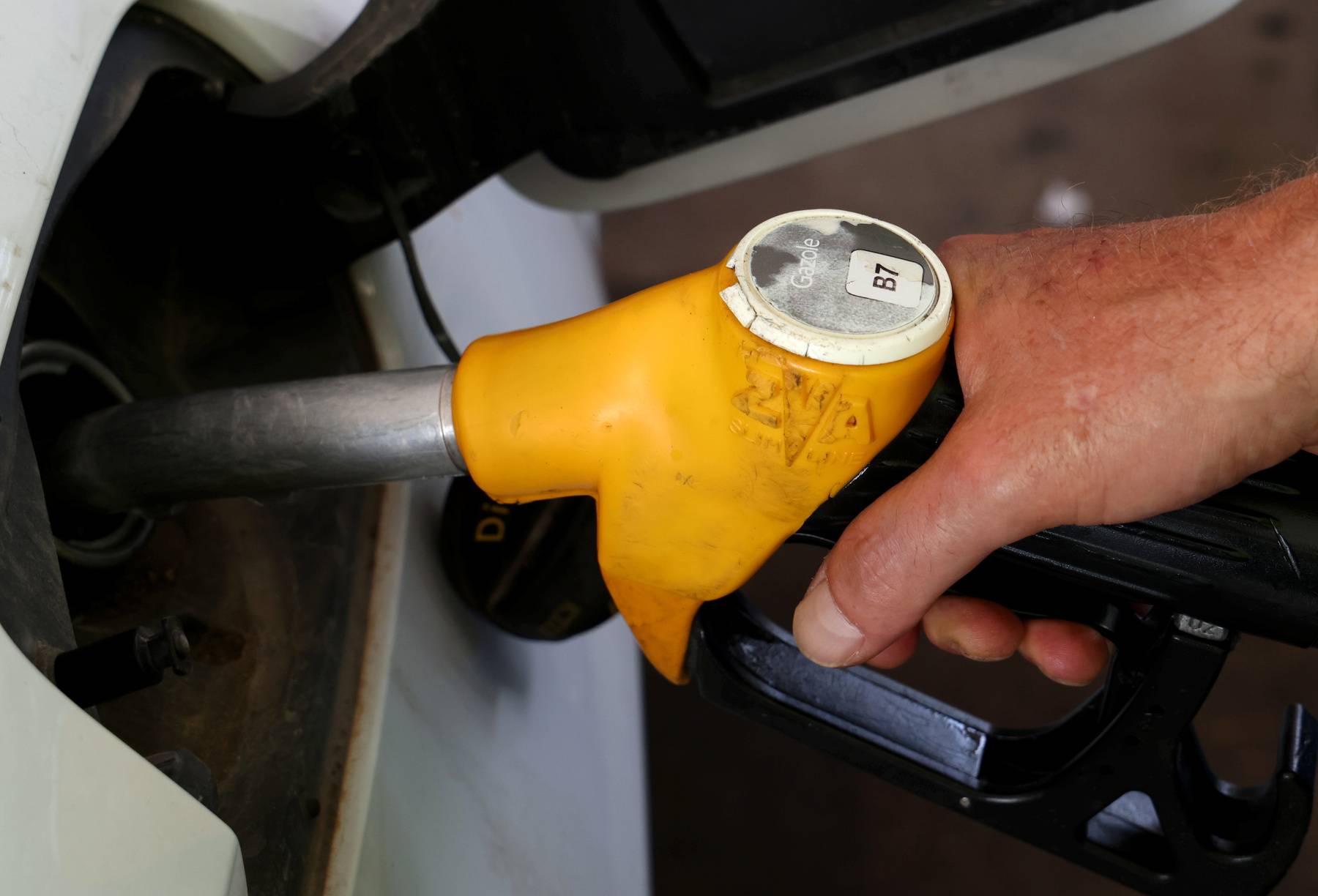 L'indemnité carburant prolongée jusqu'à fin mars par le gouvernement, annonce Bruno Le Maire