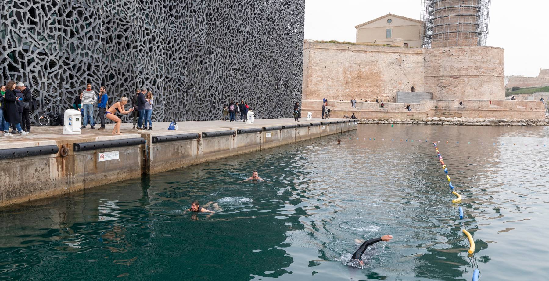 Marseille : au Mucem, un bassin de nage désormais très attendu