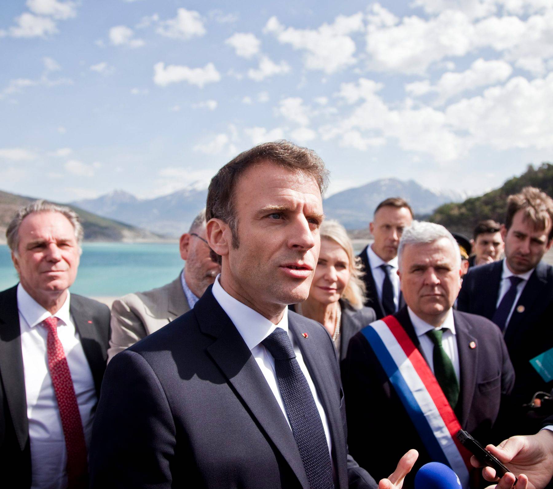ANALYSE. Comment Emmanuel Macron reprend la main grâce à l'eau